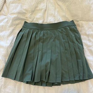 Lululemon women’s high rise pleated skirt size 4